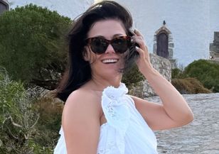 W Grecji stroi się jak nigdy. Teraz wskoczyła w zwiewną