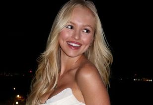 Tychoniewicz w czerwonej kreacji. Majstersztyk na wesele