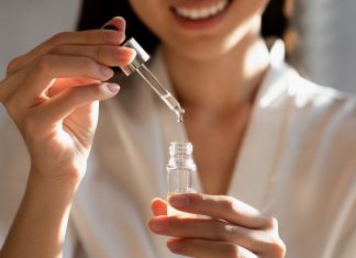 Odwodniona skóra z delikatnymi zmarszczkami? To serum-boster je wyeliminuje