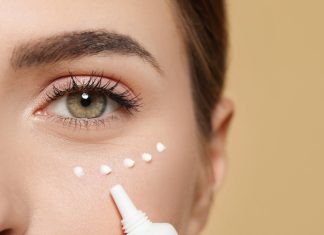 Trzy najlepsze kremy, które bosko wygładzą galaretowatą skórę pod oczami. Te hity są naprawdę mocne