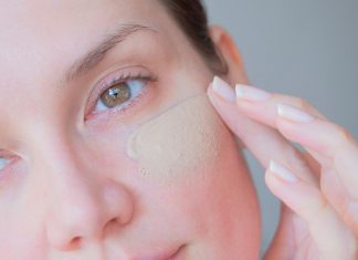 Latem w kosmetyczce mam tylko ten krem BB. Daje naturalny efekt i jak wygładza!