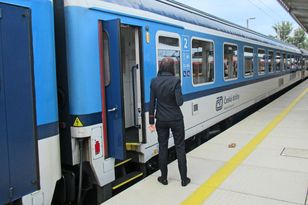 Jest konduktorką. Mówi o