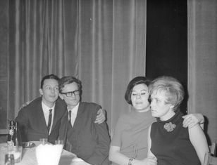 Tak bawiono się na imieninach w PRL-u. Pamiętasz, co podawano?