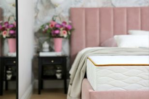 Zalety i właściwości materacy piankowych – za co klienci cenią materace z pianki?