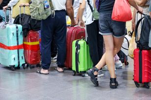 Podróżujesz z walizką? Nigdy nie umieszczaj na niej tych danych