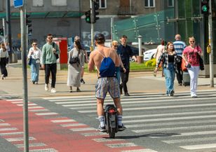Chodzisz bez koszulki? Grozi ci mandat