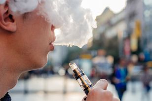 Ostrzega przed e-papierosami.