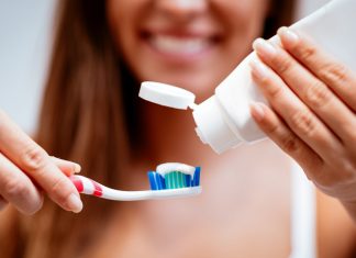 Która pasta wybielająca jest najlepsza? Poznaj TOP 5 i wybierz produkt idealny dla siebie!