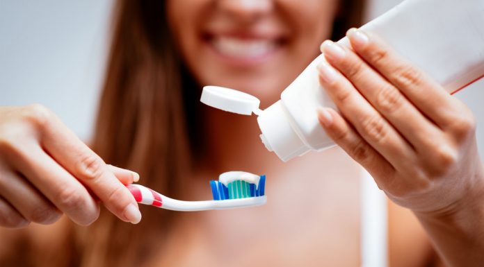 Która pasta wybielająca jest najlepsza? Poznaj TOP 5 i wybierz produkt idealny dla siebie!