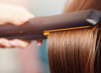 Innowacyjna prostownica działa na mokrych włosach i ich nie uszkadza!