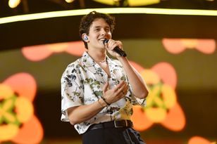 Zdobył Bursztynowego Słowika. Zanim stał się sławny, śpiewał na ulicy