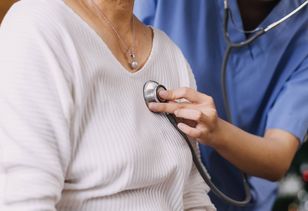 Cierpisz na zaparcia? Naukowcy powiązali je z chorobami serca