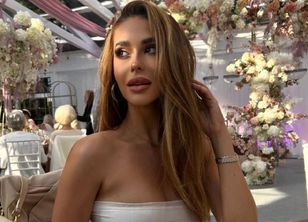 Wrzuciła fotki z plaży. Dziergane bikini nie ma sobie równych