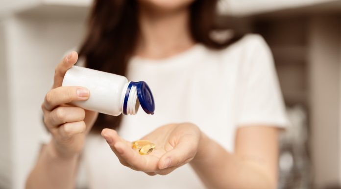 Czy latem też trzeba suplementować witaminę D? Odpowiedź może zaskoczyć