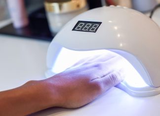 Wielki powrót klasycznego trendu. Jesienią tak malujemy paznokcie