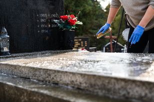 Już nie tylko czyszczenie grobu. Oto, co jest oferowane w