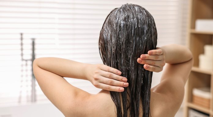 Zamiast na śniadanie, wykorzystaj do włosów. Odżywka za grosze to dla nich ratunek