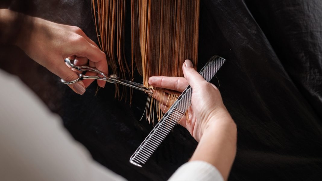 Fryzura, która podbiła serca Paryżanek. Garcon cut to hit na jesień