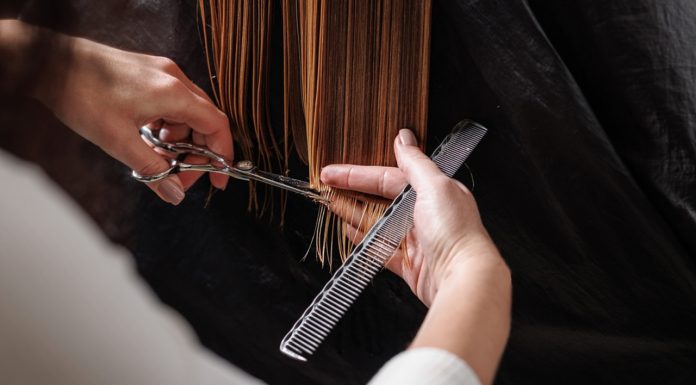 Fryzura, która podbiła serca Paryżanek. Garcon cut to hit na jesień