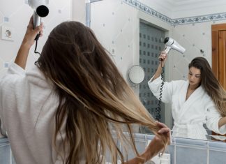 Dodaj kilka kropli do szamponu. Zapomnisz o uciążliwym problemie