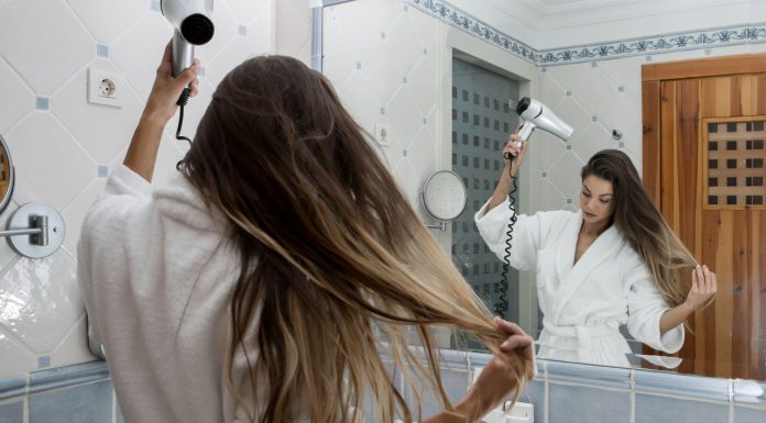 Dodaj kilka kropli do szamponu. Zapomnisz o uciążliwym problemie