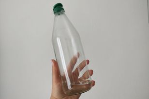 Gdzie wyrzucić butelkę po occie? Wielu popełnia błąd