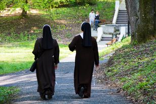 Spędziła rok w klasztorze. Mówi, co się działo za zamkniętymi drzwi