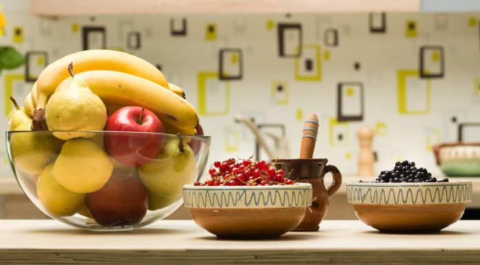 Zawierają mnóstwo cukru i wcale nie są takie zdrowe. Na te owoce uważaj