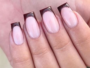 „Coffee french manicure”. Oto najmodniejsze paznokcie tej jesieni