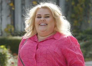 Przymierzyła swoje stare ubrania. Widać, ile schudła