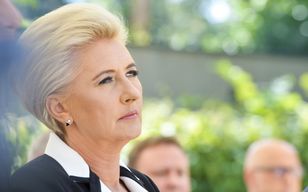 Nosi to zamiast jesiennego płaszcza. Jest trendem z wybiegów