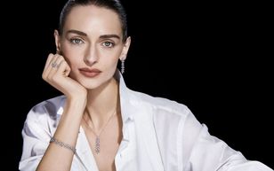 Jesienna szaruga? Przełam ją szlachetnym kolorem!