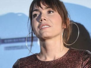 Czarne rajstopy są już niemodne? Spójrzcie, co Bołądź nosi do mini