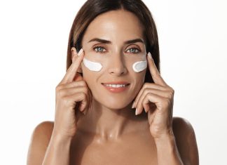 TOP 3 kremy dające spektakularny efekt odmłodzenia konturu oczu. Napinają skórę jak nici