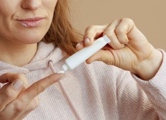 Jest brązowa, brzydko pachnie, ale działa cuda. Ta maść to hit z apteki