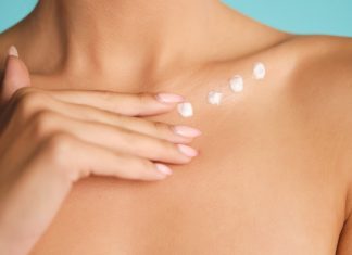 TOP 3 kremy, które bosko ujędrnią biust. Działają jak niewidzialny push up