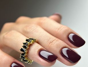 Chocolate cherry manicure. Kolejny hit tej jesieni