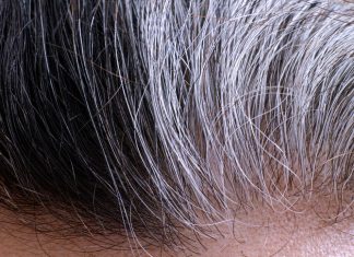 Najlepsze sposoby na siwe włosy. Te triki znały już nasze babcie