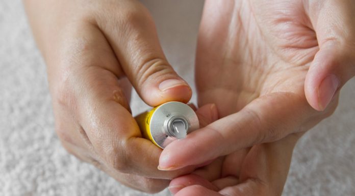 Ta maść z apteki to hit za grosze. Działa lepiej niż drogie kremy