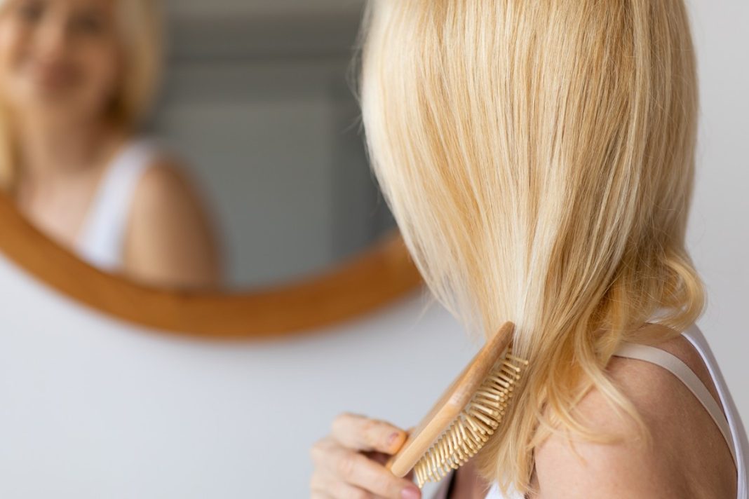 Pięć dobrych szamponów do włosów rozjaśnionych. Zapobiegają żółknięciu i pielęgnują