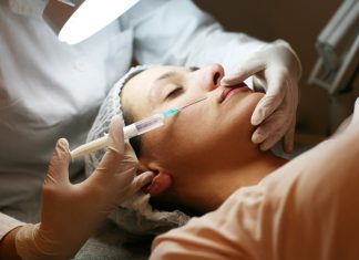 Tajemnice botoksu. Czy i kiedy zacząć go stosować? Ekspert podpowiada