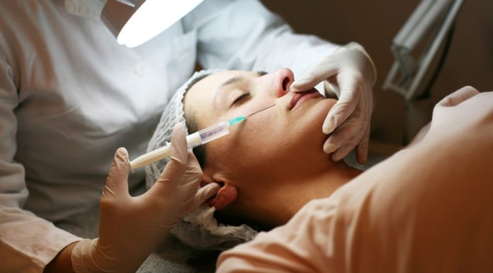 Tajemnice botoksu. Czy i kiedy zacząć go stosować? Ekspert podpowiada