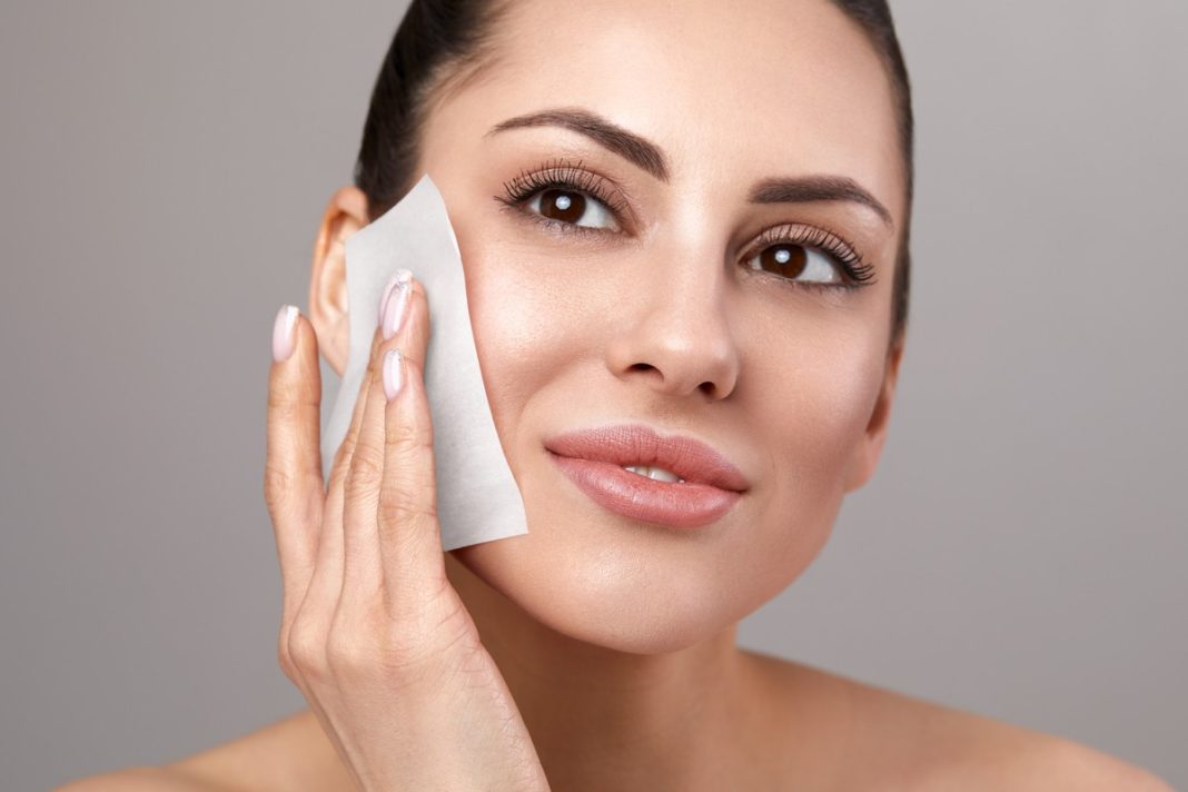 Trzy matujące kremy, dzięki którym odstawisz puder do twarzy