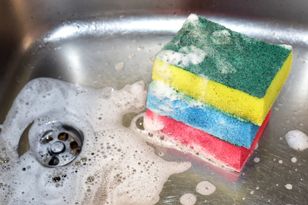 Zmocz i włóż do mikrofalówki. Efekt już po 2 minutach