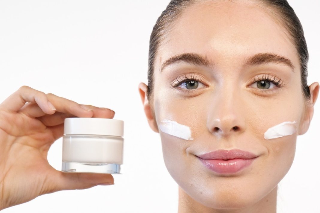 Najlepiej oceniane przez internautki kremy z kwasem hialuronowym