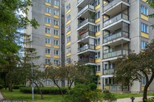 Miała dość mieszkania w bloku.