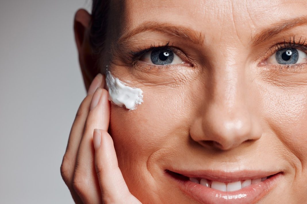 Ten ujędrniający krem w dużej butli kosztuje grosze, a mógłby fortunę.