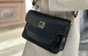 Jaką torebkę nosić do kurtki zimowej? Najświeższe trendy