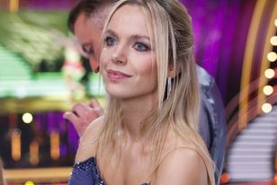 Weszła w koronkach. Na parkiecie wyglądała obłędnie