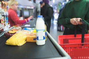 Sklepowe półki uginają się od tych produktów. Dietetyk ostrzega